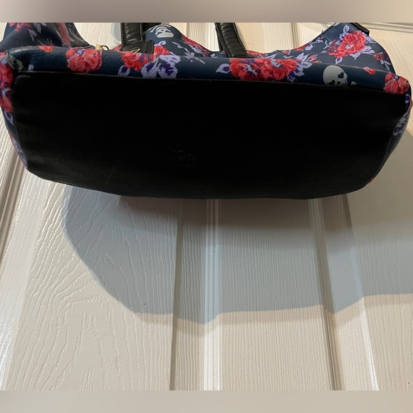 Vintage Y2K Goth HUGE Betsey Johnson Skulls & Flowers crossbody satchel handbag - Picture 11 of 11